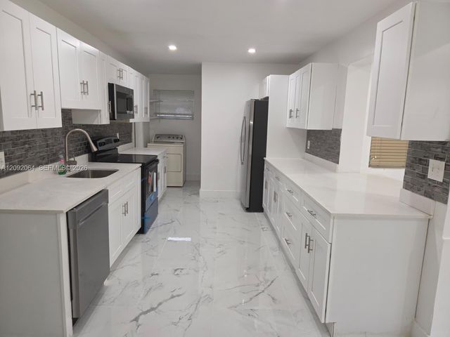 831 N 72nd Way, Hollywood, FL 33024