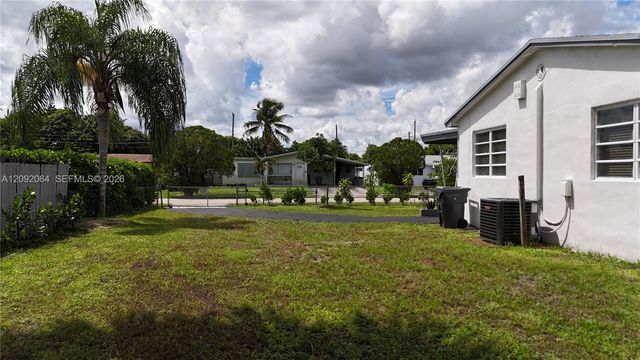 831 N 72nd Way, Hollywood, FL 33024