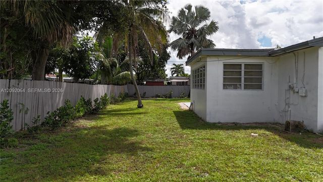 831 N 72nd Way, Hollywood, FL 33024