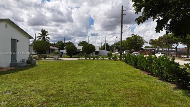 831 N 72nd Way, Hollywood, FL 33024