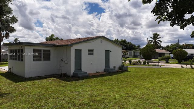 831 N 72nd Way, Hollywood, FL 33024