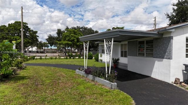 831 N 72nd Way, Hollywood, FL 33024