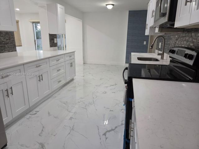 831 N 72nd Way, Hollywood, FL 33024