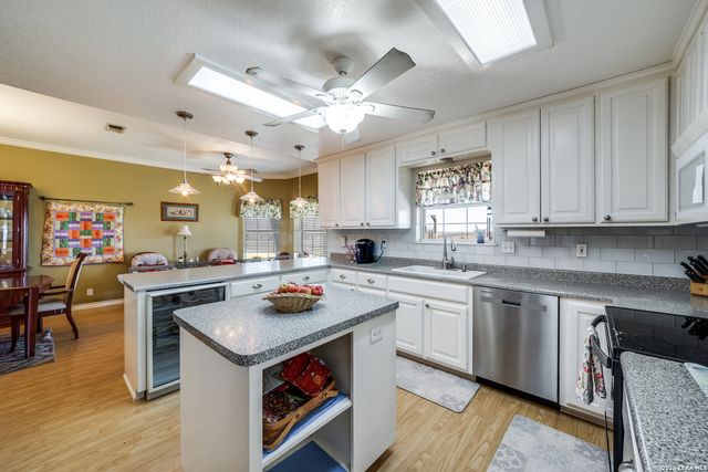 1068 County Road 227, Falls City, TX 78113