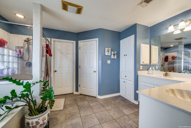 1068 County Road 227, Falls City, TX 78113