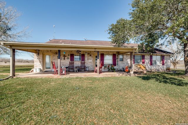 1068 County Road 227, Falls City, TX 78113