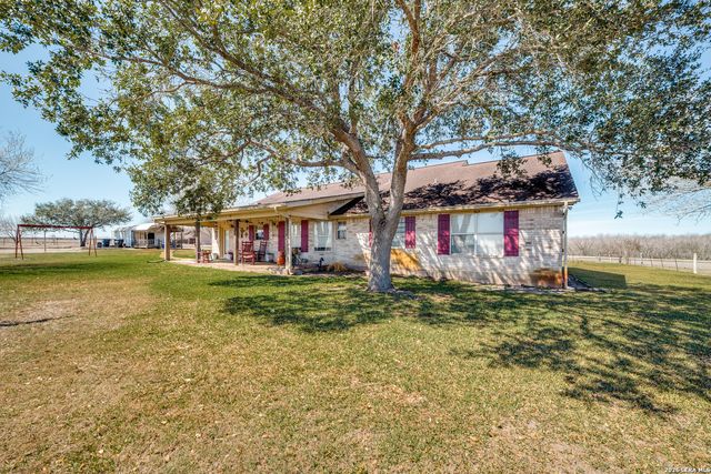 1068 County Road 227, Falls City, TX 78113