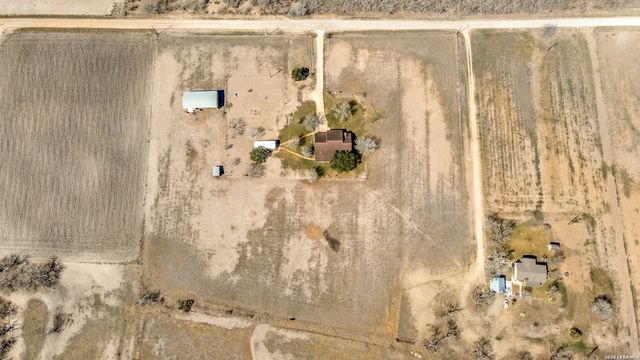 1068 County Road 227, Falls City, TX 78113