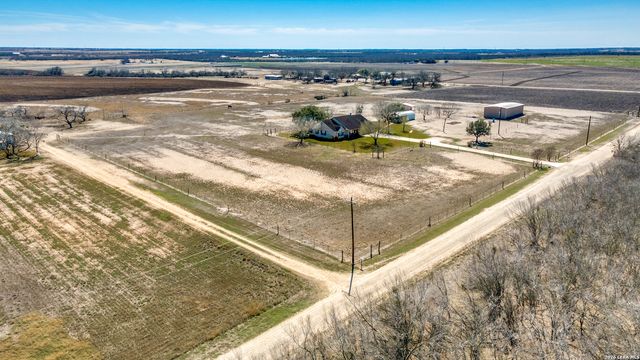 1068 County Road 227, Falls City, TX 78113