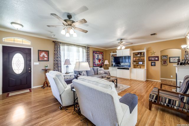 1068 County Road 227, Falls City, TX 78113