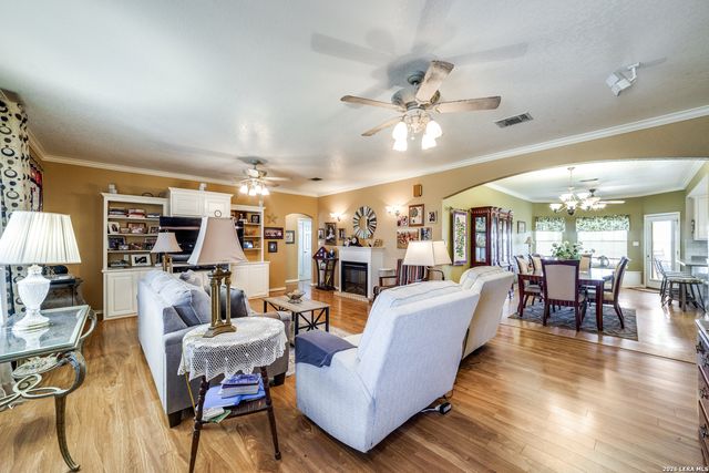 1068 County Road 227, Falls City, TX 78113