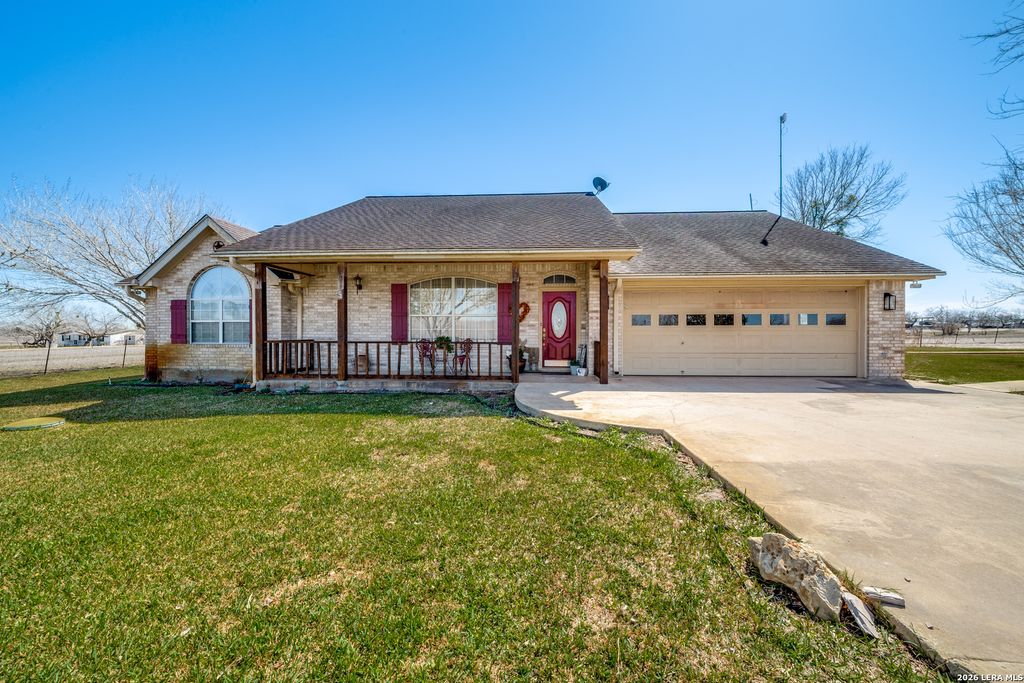 1068 County Road 227, Falls City, TX 78113