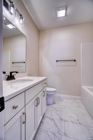 3060 White Oak Trail, Newburgh, IN 47630