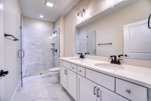 3060 White Oak Trail, Newburgh, IN 47630