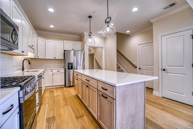 3060 White Oak Trail, Newburgh, IN 47630