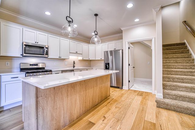 3060 White Oak Trail, Newburgh, IN 47630