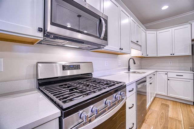 3060 White Oak Trail, Newburgh, IN 47630