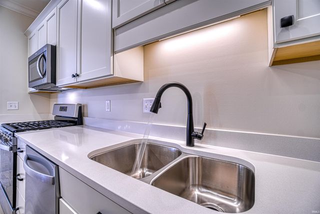 3060 White Oak Trail, Newburgh, IN 47630