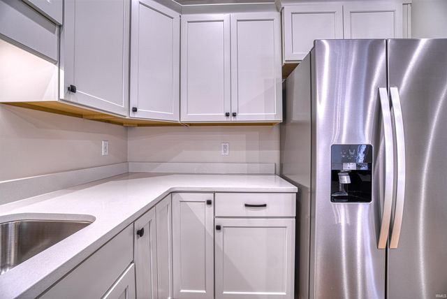 3060 White Oak Trail, Newburgh, IN 47630