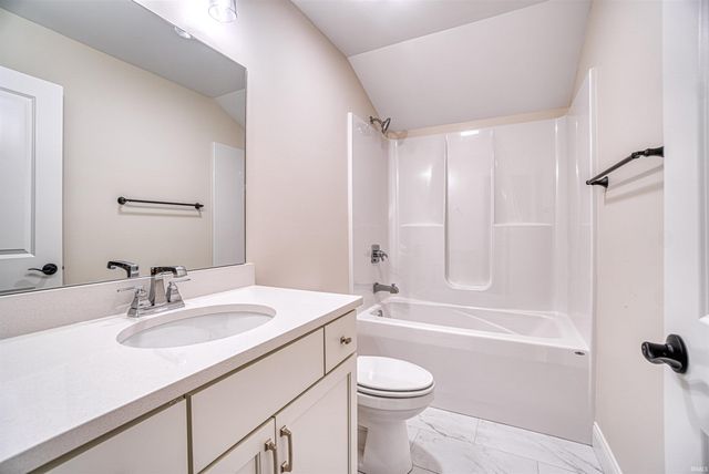 3060 White Oak Trail, Newburgh, IN 47630