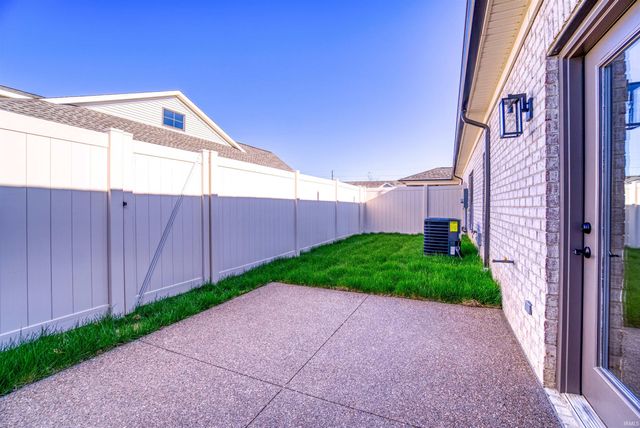 3060 White Oak Trail, Newburgh, IN 47630