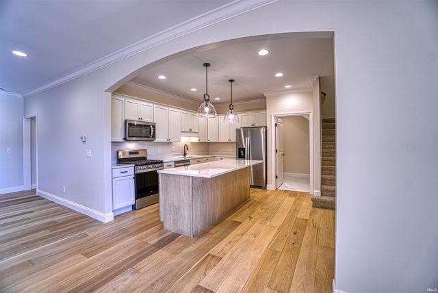 3060 White Oak Trail, Newburgh, IN 47630