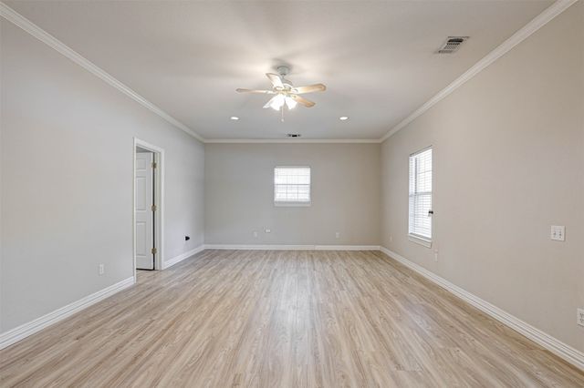 104 W Ash Lane, Euless, TX 76039