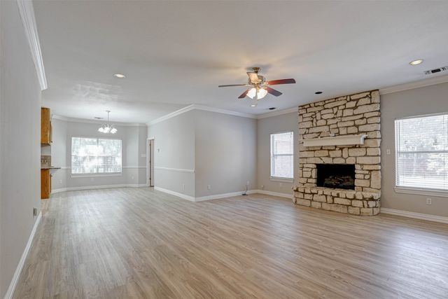 104 W Ash Lane, Euless, TX 76039