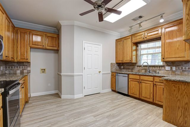 104 W Ash Lane, Euless, TX 76039