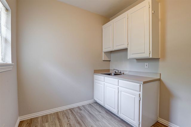 104 W Ash Lane, Euless, TX 76039