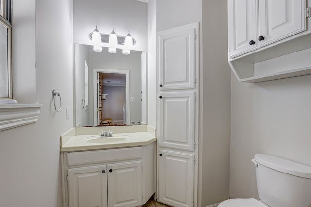 104 W Ash Lane, Euless, TX 76039