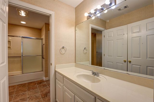 104 W Ash Lane, Euless, TX 76039