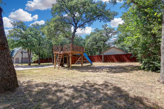 104 W Ash Lane, Euless, TX 76039