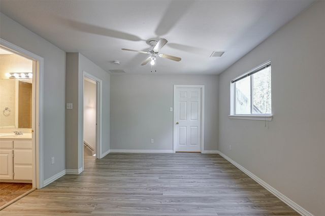 104 W Ash Lane, Euless, TX 76039