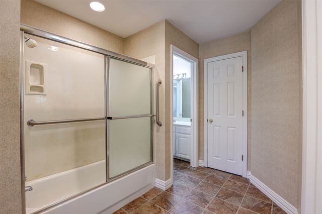104 W Ash Lane, Euless, TX 76039