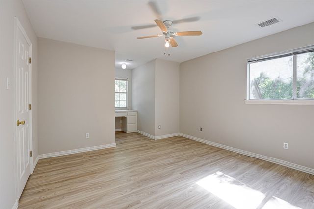 104 W Ash Lane, Euless, TX 76039