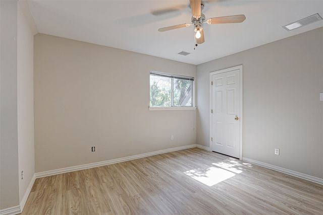 104 W Ash Lane, Euless, TX 76039