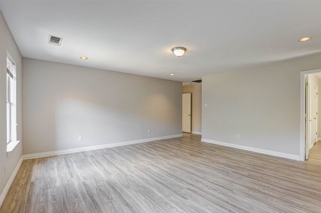 104 W Ash Lane, Euless, TX 76039