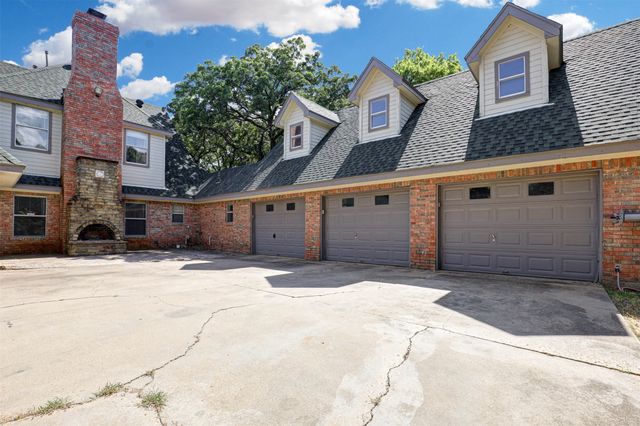 104 W Ash Lane, Euless, TX 76039