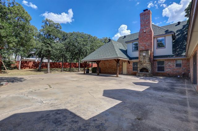 104 W Ash Lane, Euless, TX 76039