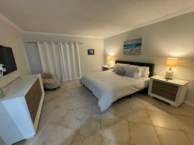 11863 Wimbledon Circle 401, Wellington, FL 33414