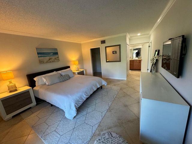 11863 Wimbledon Circle 401, Wellington, FL 33414