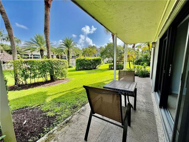 11863 Wimbledon Circle 401, Wellington, FL 33414