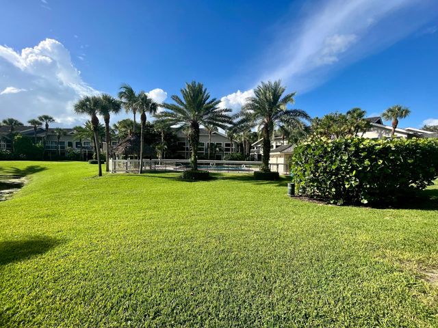 11863 Wimbledon Circle 401, Wellington, FL 33414