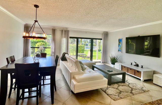 11863 Wimbledon Circle 401, Wellington, FL 33414