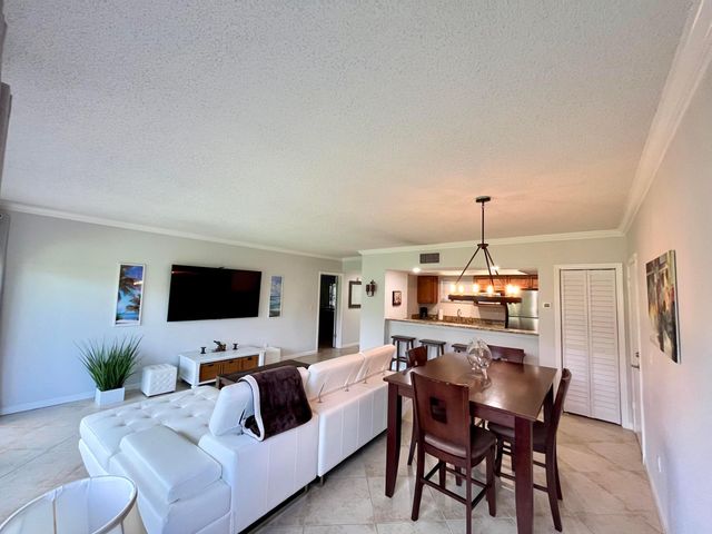 11863 Wimbledon Circle 401, Wellington, FL 33414