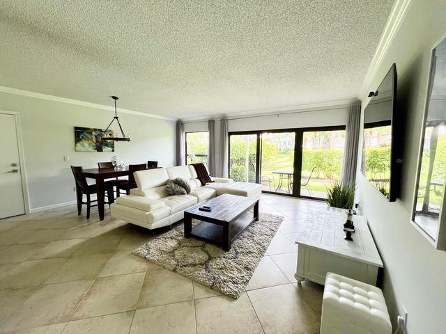 11863 Wimbledon Circle 401, Wellington, FL 33414