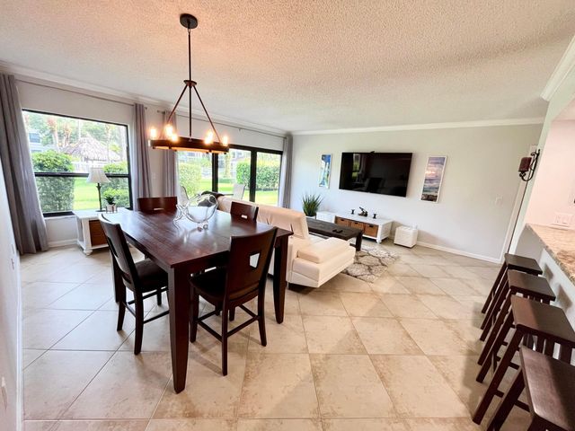 11863 Wimbledon Circle 401, Wellington, FL 33414