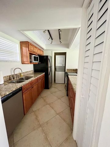 11863 Wimbledon Circle 401, Wellington, FL 33414