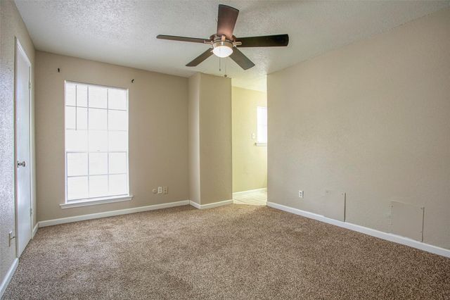 1556 Silverpines Road 556, Houston, TX 77062